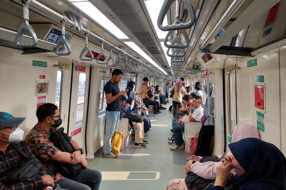 Jumlah Penumpang LRT Jabodebek Capai 222.800 Orang dalam